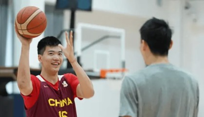 体育数据站-焦泊乔：大家打得比较团结，我们在场上有更多的呼应和交流