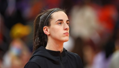 雷速直播-詹姆斯：18岁进NBA多少人希望我失败 有类似经历&amp;全力支持克拉克